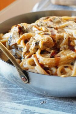 French Onion Pasta (One Pot, Cheesy and Broiled)