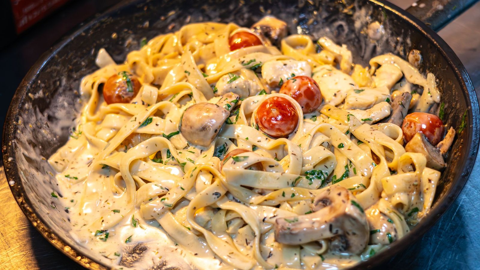 Creamy chicken pasta with sun dried tomatoes
