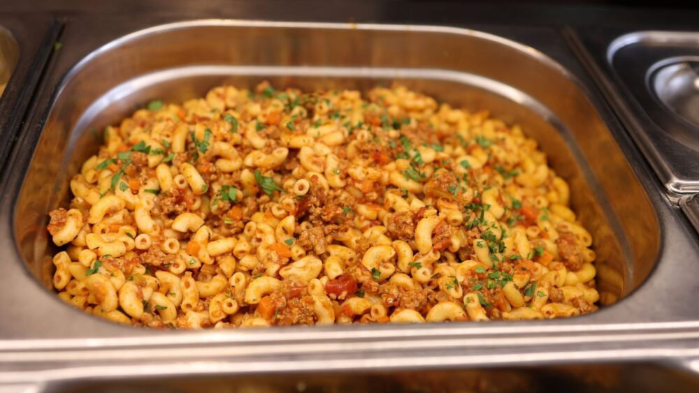 One Pot Chili Mac (Cheesy, Beefy, 40 Minutes)
