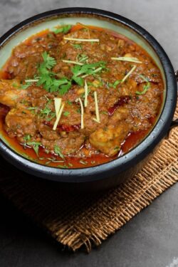 Slow Cooker Chicken Curry (Creamy, Mild and Hands Off)