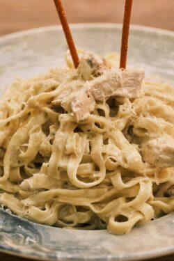 Slow Cooker Creamy Tuscan Chicken (Sun Dried Tomato and Spinach)