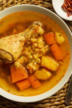 Slow Cooker White Chicken Chili (Creamy, Cozy, Hands Off)