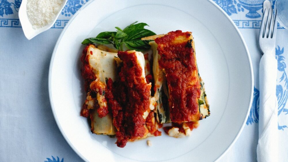 Stuffed Shells with Spinach and Ricotta (Creamy and Cheesy)