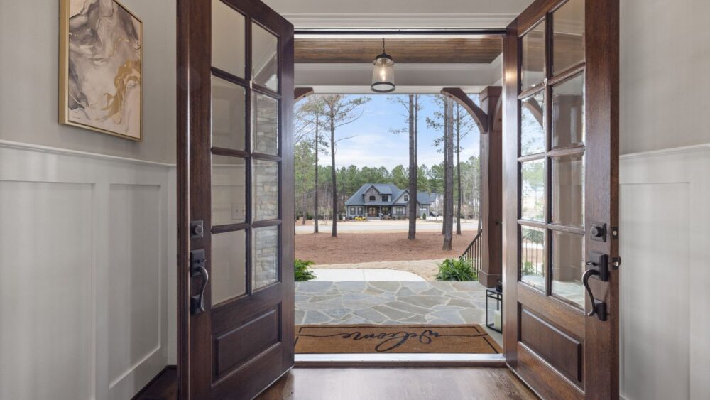 15 Subtle Signals That Make a Home Feel Welcoming (or Not)